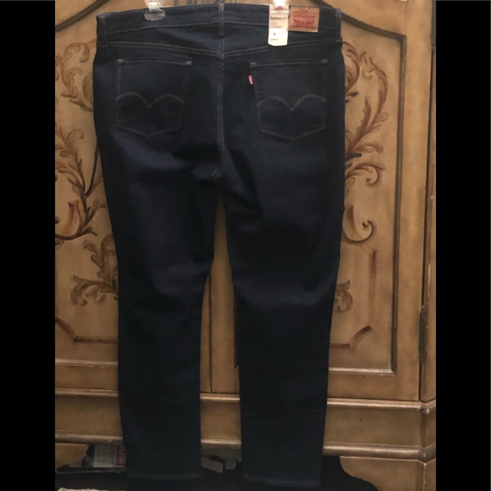 Levi’s 711 Skinny Jeans